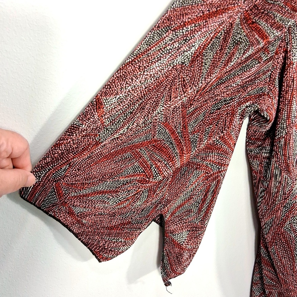 Maggie Barnes Sz 24 Top Red Black Abstract Print 3/4 Sleeve Asymmetrical Sleeve - Picture 4 of 11